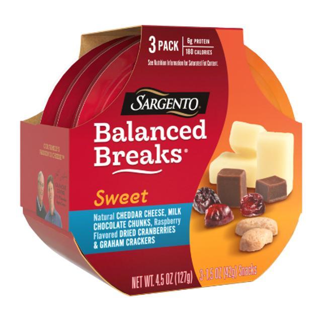 Sargento Balanced Breaks Natural Cheddar Cheese, Milk Chocolate Chunks, Raspberry flavoured Dried Cranberries & Graham Crackers 3 ct 4.5 oz